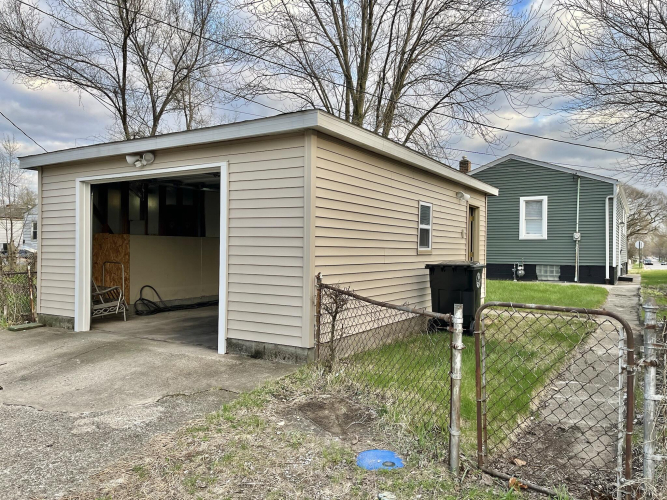 Listing Image 8