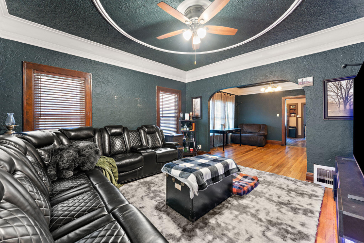 Listing Image 3