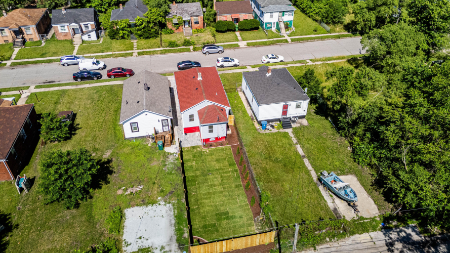 Listing Image 4