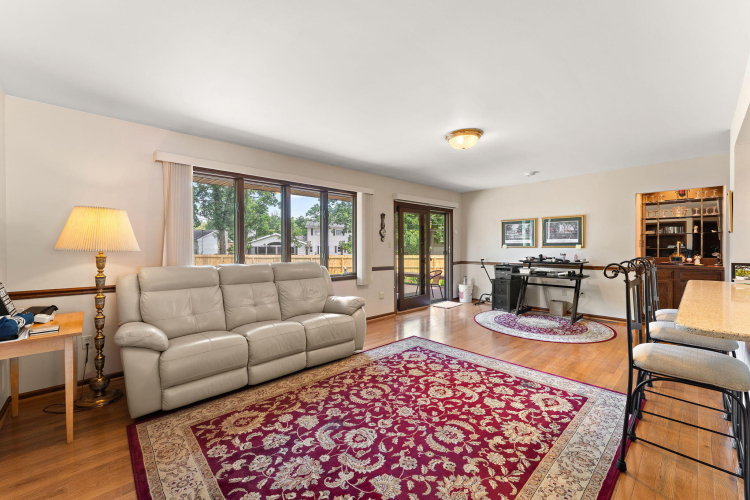 Listing Image 7