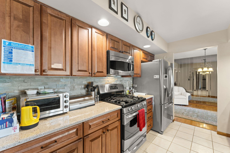 Listing Image 10