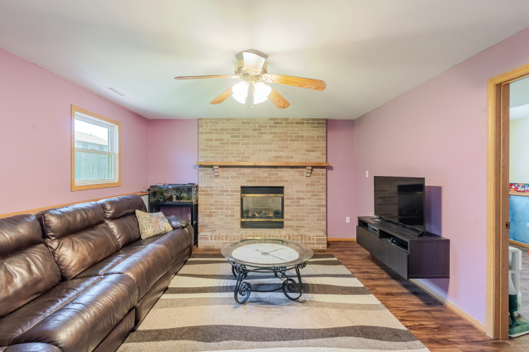 Listing Image 19