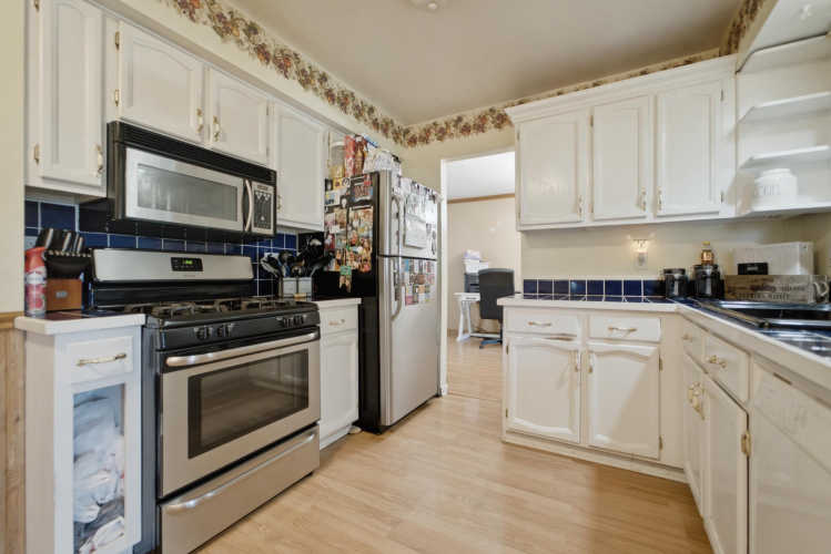Listing Image 5