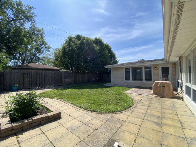 Listing Image 3
