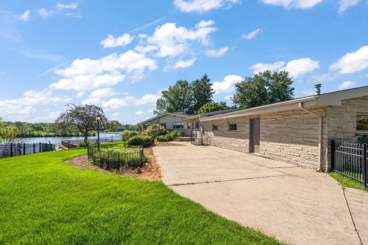 Listing Image 82
