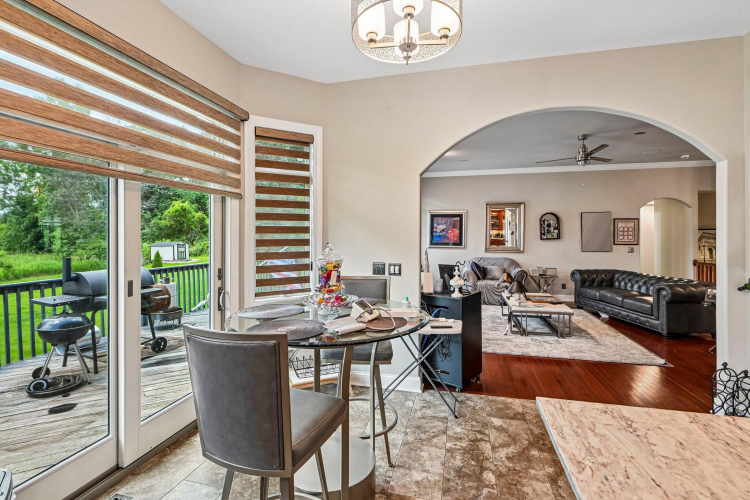 Listing Image 10