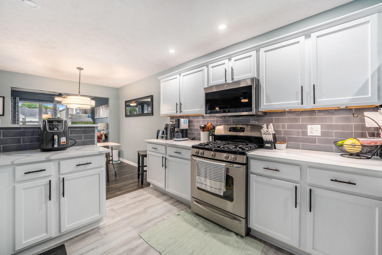 Listing Image 10