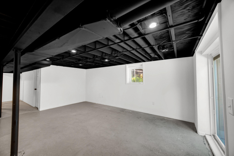Listing Image 24