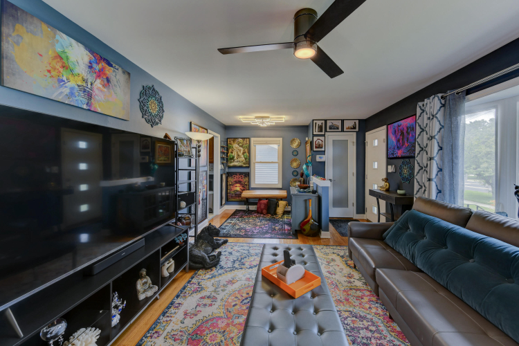Listing Image 9