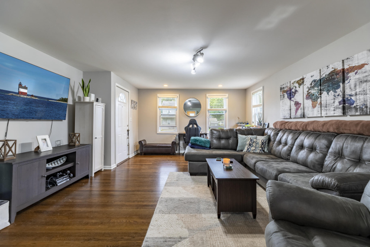 Listing Image 13