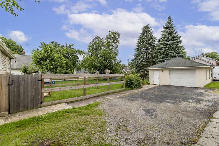 Listing Image 7