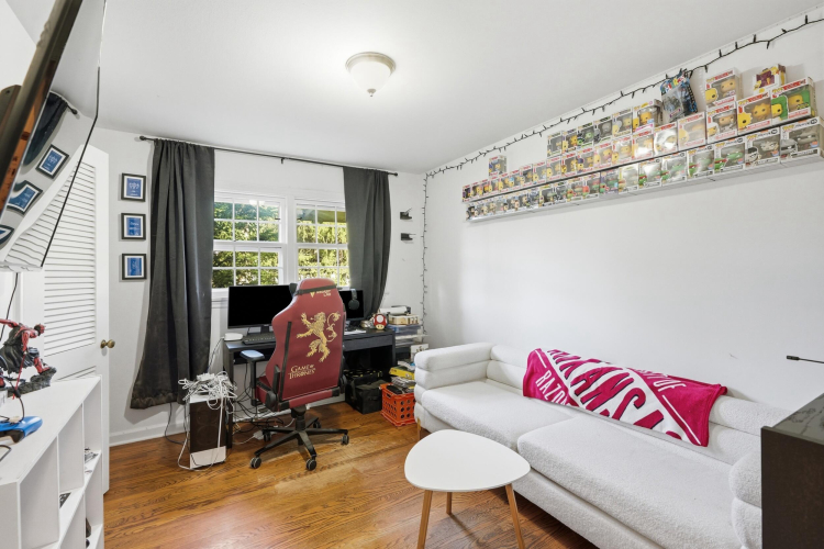 Listing Image 8
