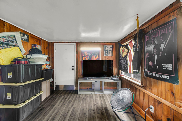 Listing Image 20