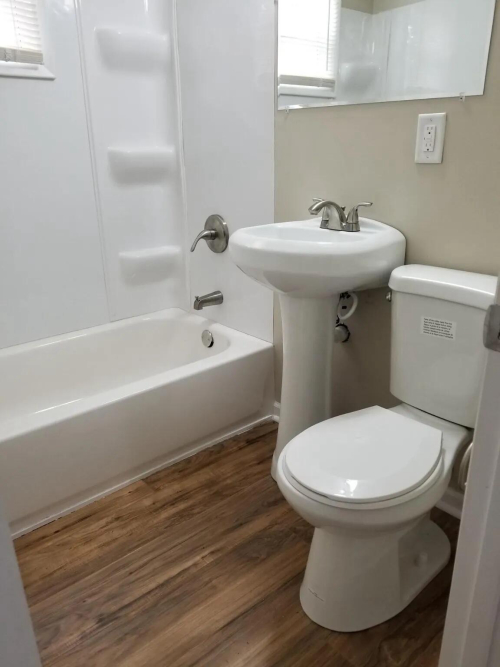 Listing Image 5