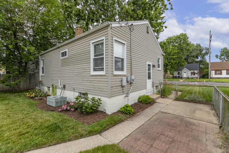 Listing Image 21