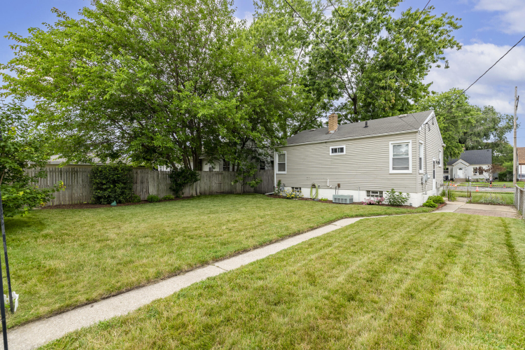 Listing Image 23