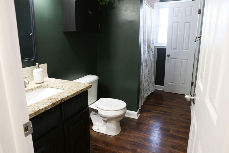 Listing Image 10
