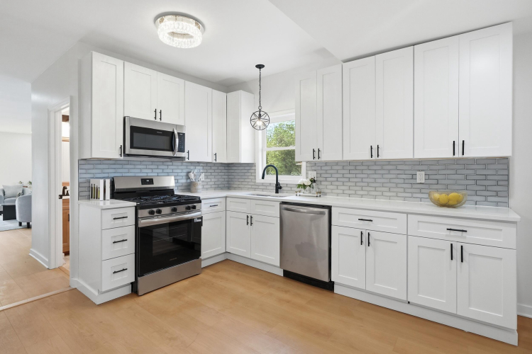 Listing Image 12
