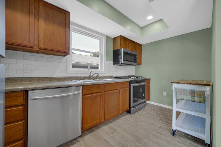 Listing Image 5