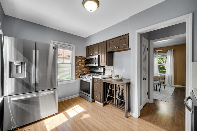 Listing Image 11