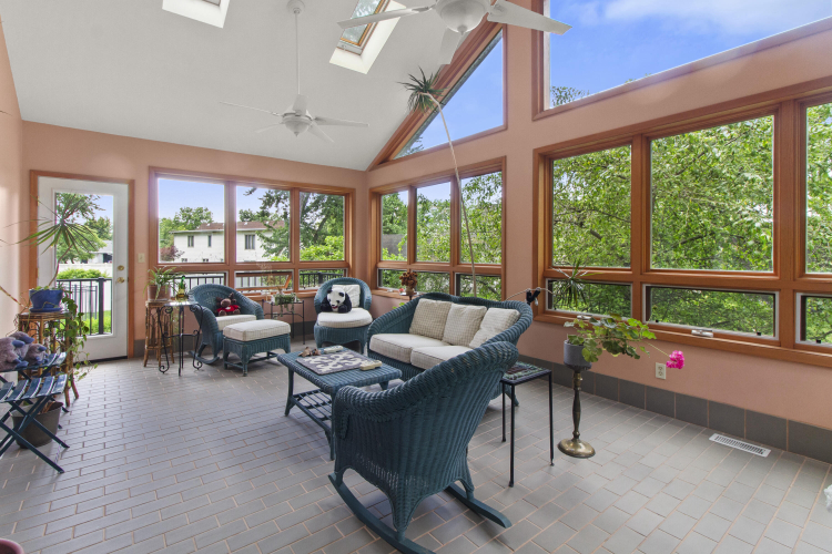 Listing Image 5