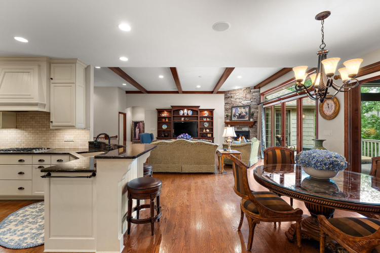 Listing Image 11