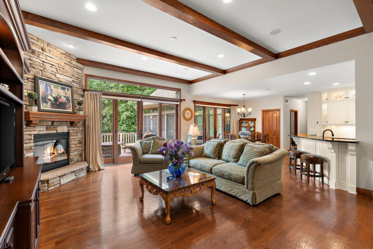 Listing Image 10