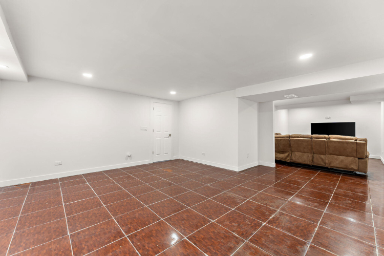 Listing Image 33