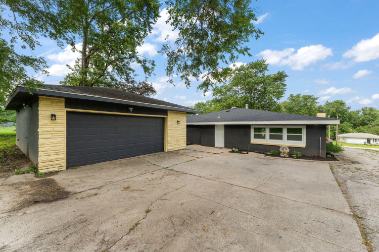Listing Image 43