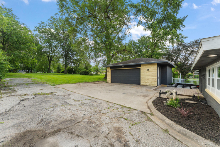 Listing Image 44