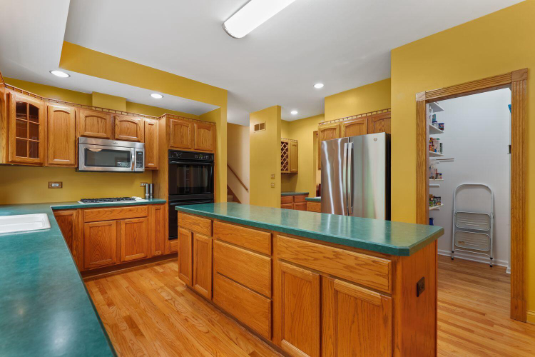 Listing Image 19