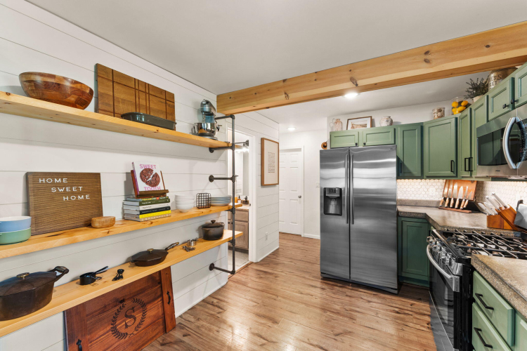 Listing Image 11