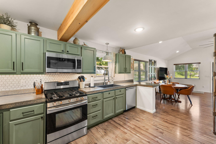Listing Image 13