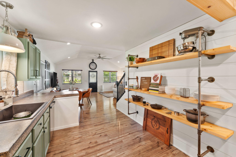 Listing Image 14