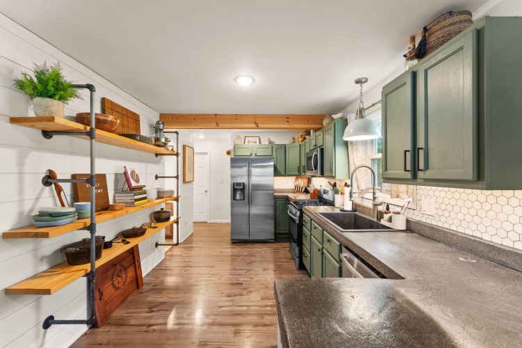 Listing Image 10