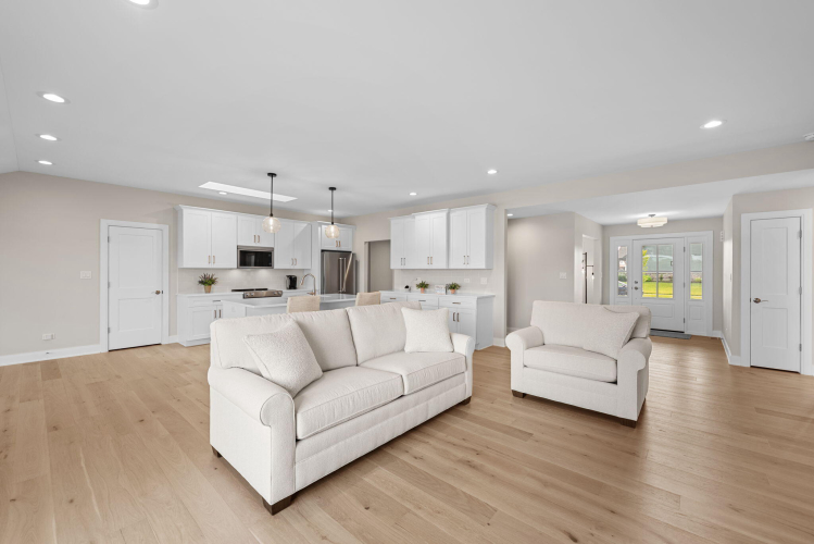 Listing Image 12