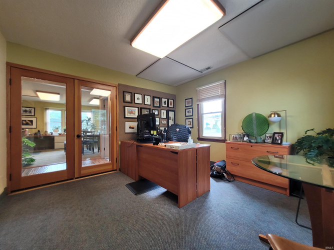 Listing Image 12