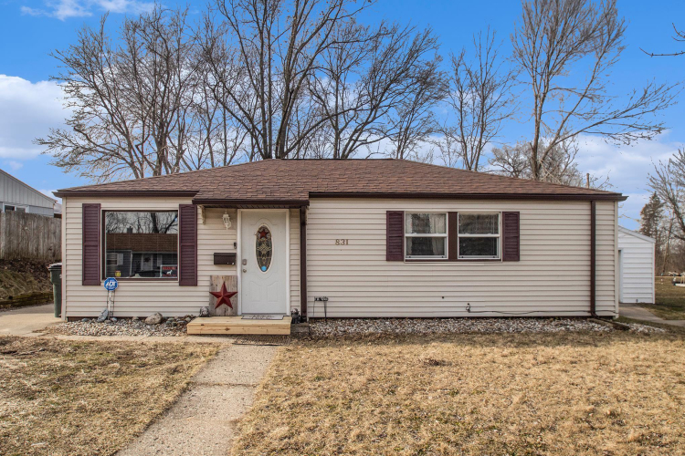 831  Lancaster Drive South Bend, IN 46614 | MLS 202304920