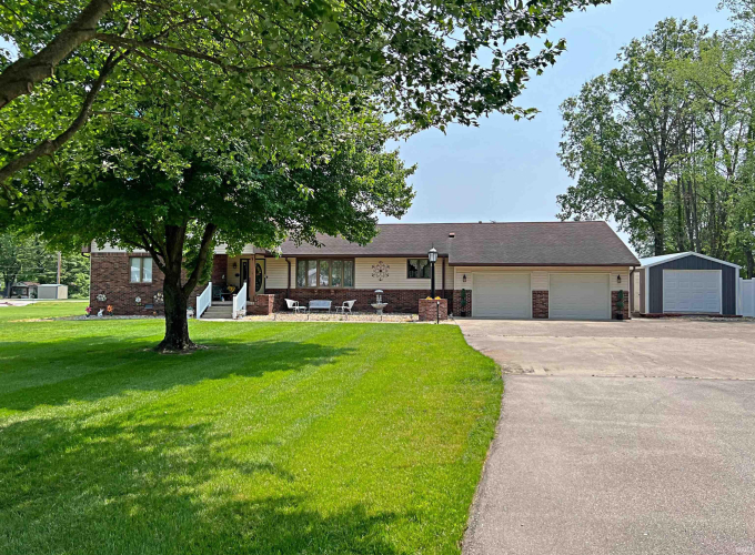 1145  8th St NW  Linton, IN 47441 | MLS 202318094