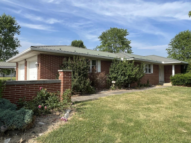 1910 E State Road 54  Linton, IN 47441 | MLS 202318879