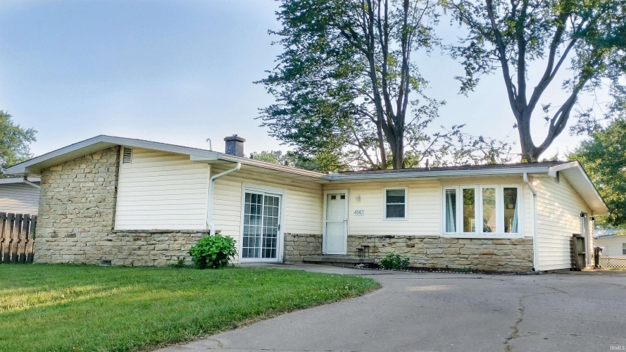 4147 W Middle Court Bloomington, IN 47403 | MLS 202326785