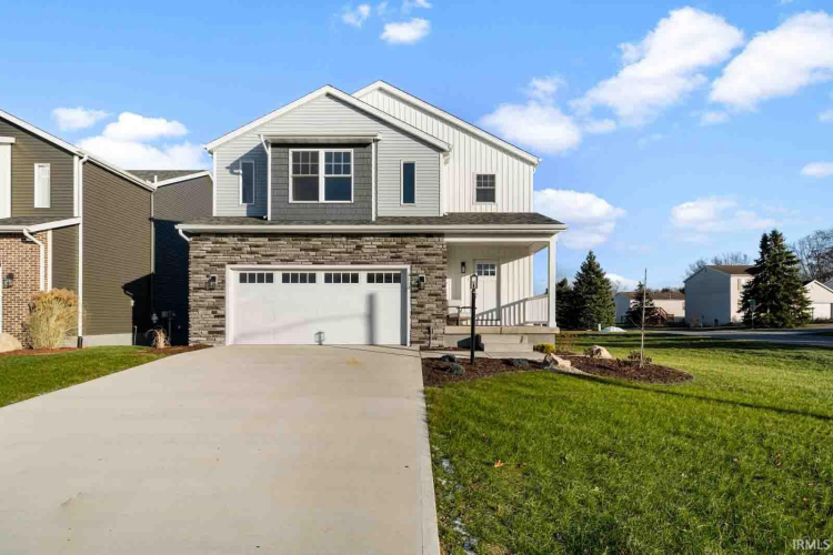 1114  Beacon Drive Mishawaka, IN 46544 | MLS 202331205