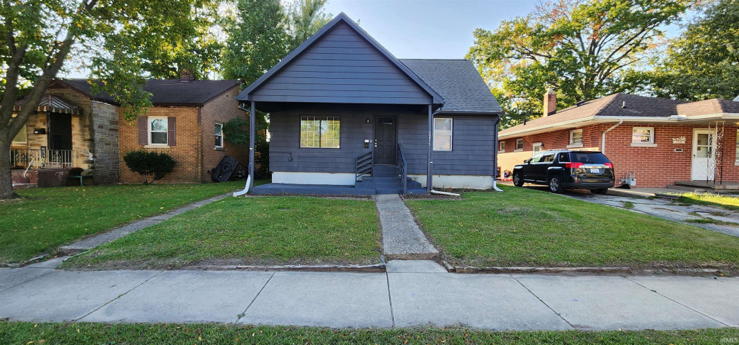1215  Eclipse Place South Bend, IN 46628 | MLS 202334933