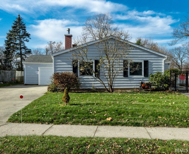 2907  Woodmont Drive South Bend, IN 46614-1652 | MLS 202343439