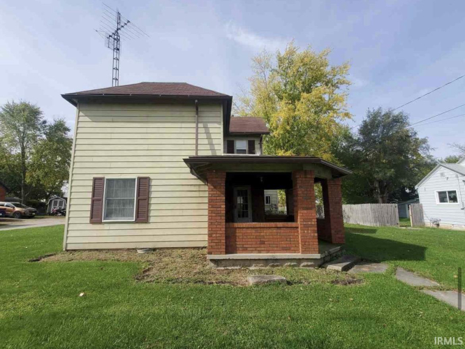 402 S Angle Street Dunkirk, IN 47336-1113 | MLS 202344198