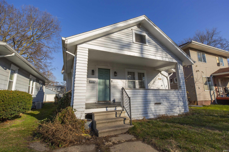 1207 E DONALD Street South Bend, IN 46613 | MLS 202344676