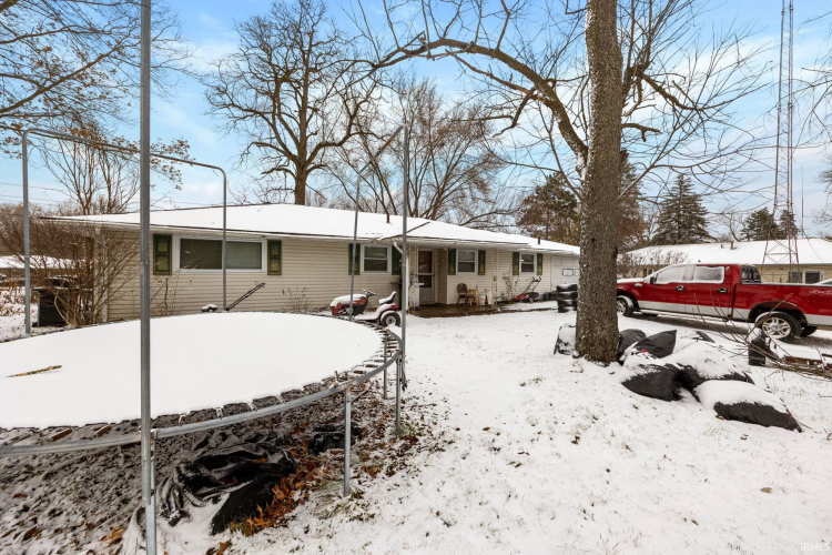 17305  Cleveland Road South Bend, IN 46635-1345 | MLS 202345291