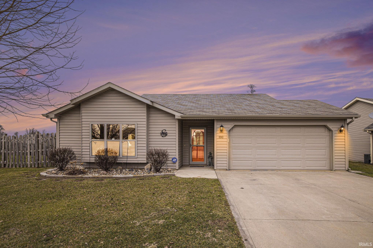 3242  Fawn Court Warsaw, IN 46582-4002 | MLS 202403035