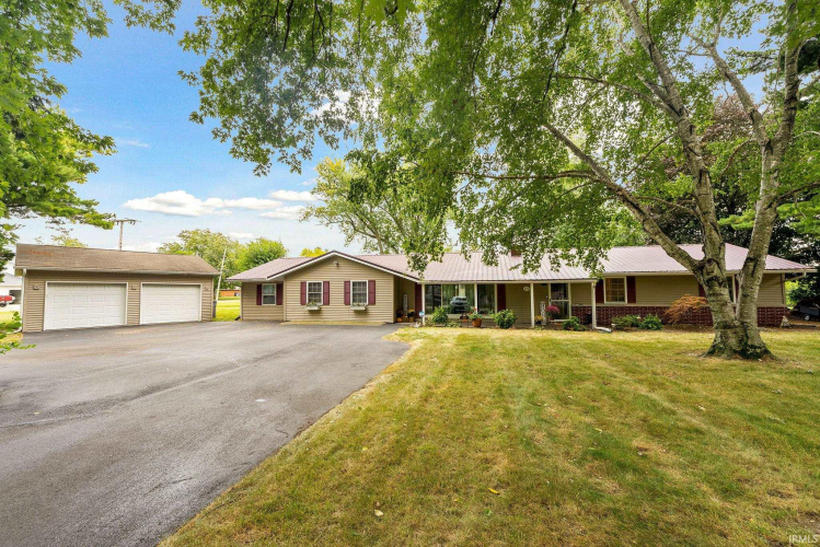 413 E PICKWICK Drive Syracuse, IN 46567 | MLS 202406832