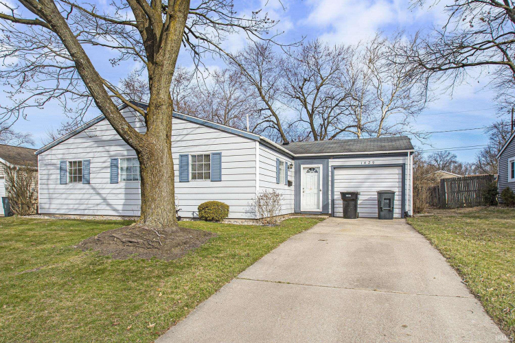 1429  Sutherland Drive South Bend, IN 46614 | MLS 202406860